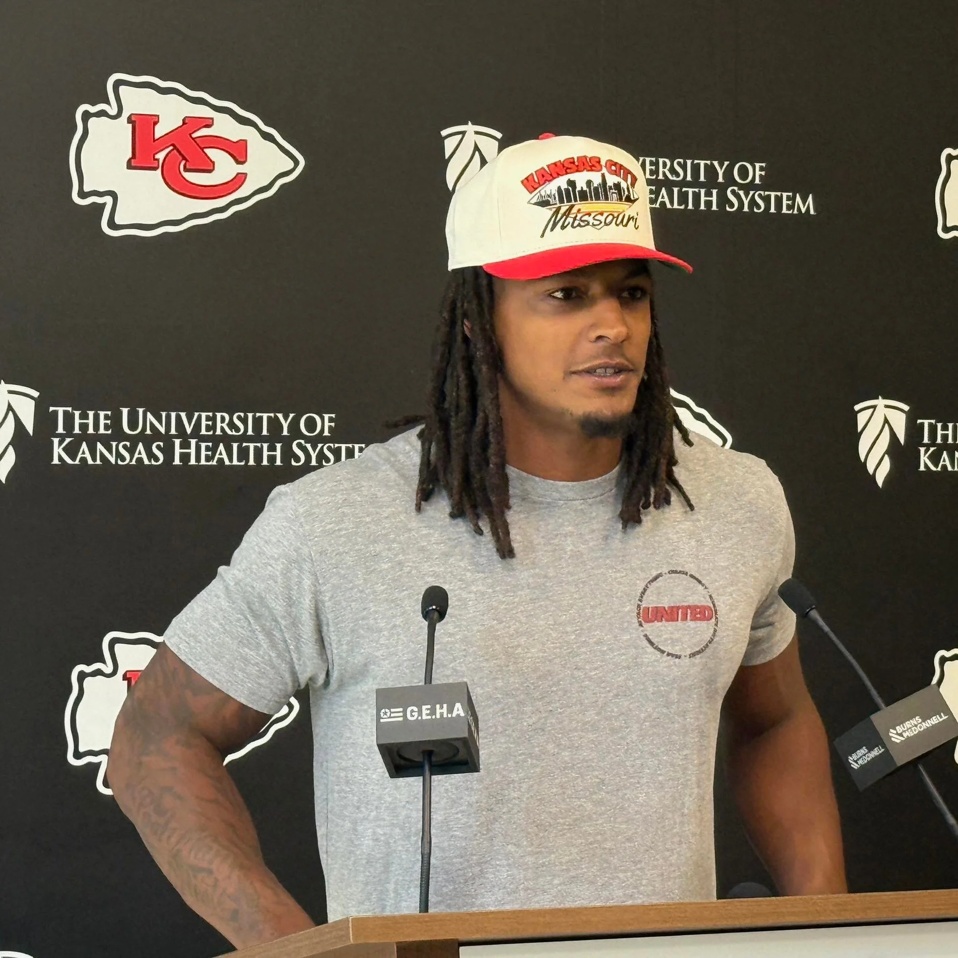 Kansas City Snapback - The Arrowhead (Cream/Red) - Image 4